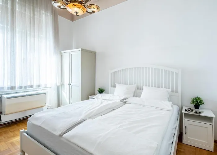 Huge Apartment In The City Center