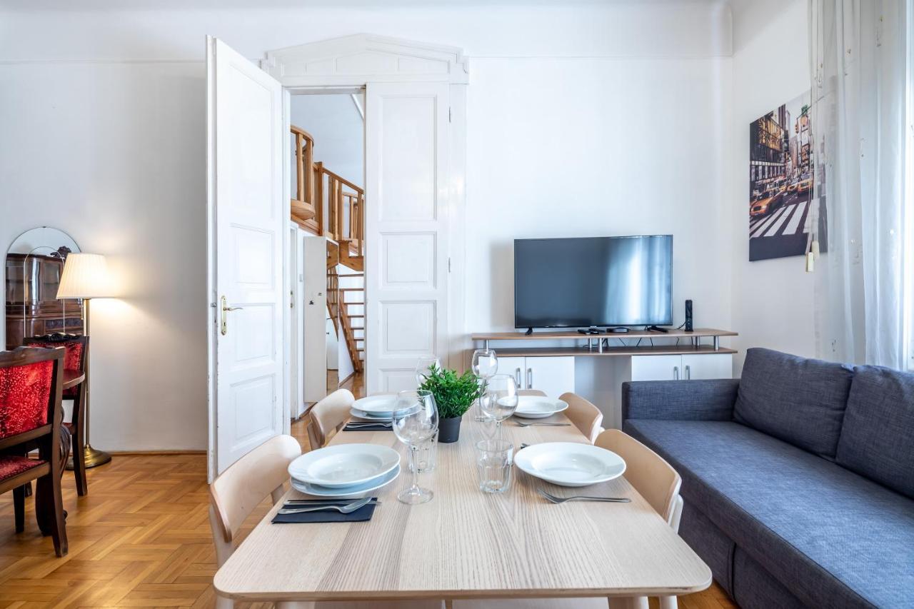 Huge In The Center Apartman Budapest